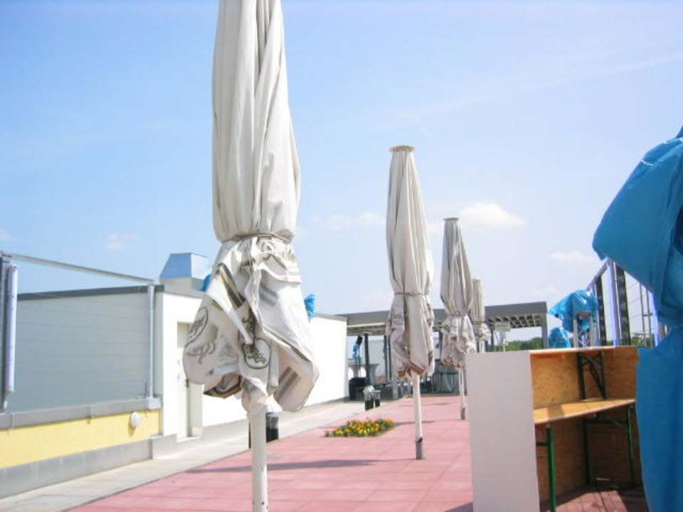 Dachterrasse Holiday Inn Berlin Airport - Conference Centre