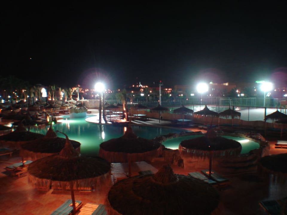 Beheizter Pool bei Nacht Pickalbatros Dana Beach Resort - Hurghada
