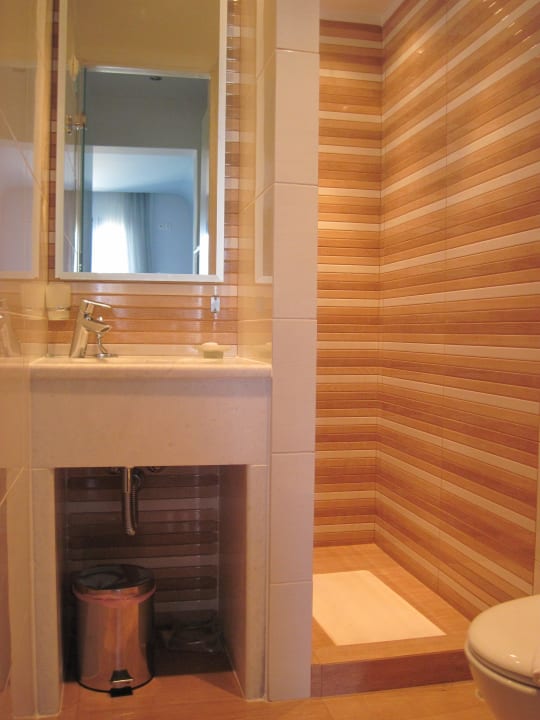 Bad Nikos Maria Studios