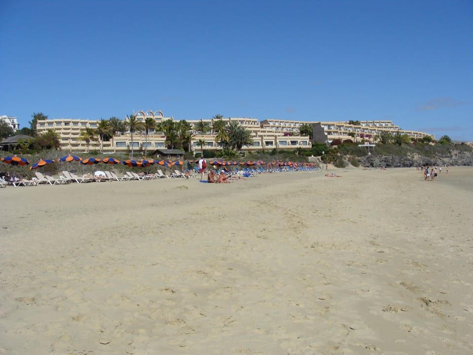 Blick vom Strand zur Anlage SBH Hotel Taro Beach