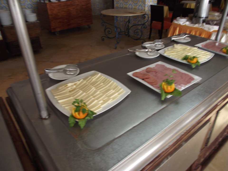 Der Witz: Einmal Wurst und zweimal Käse Alassio Hotel and Thalasso