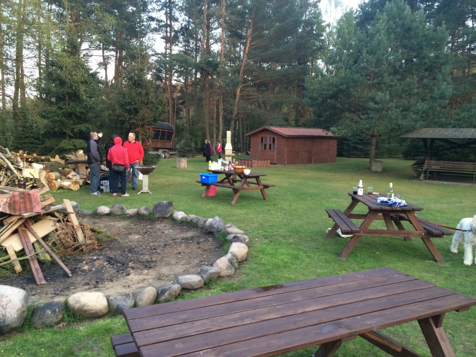 Vorbereitung Osterfeuer Feriendorf Storchennest