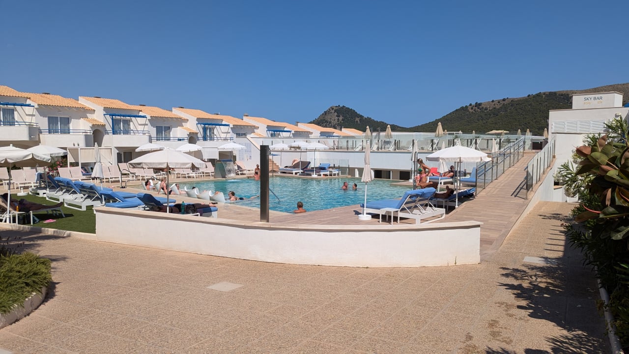 Pool Parque Nereida Suites Hotel