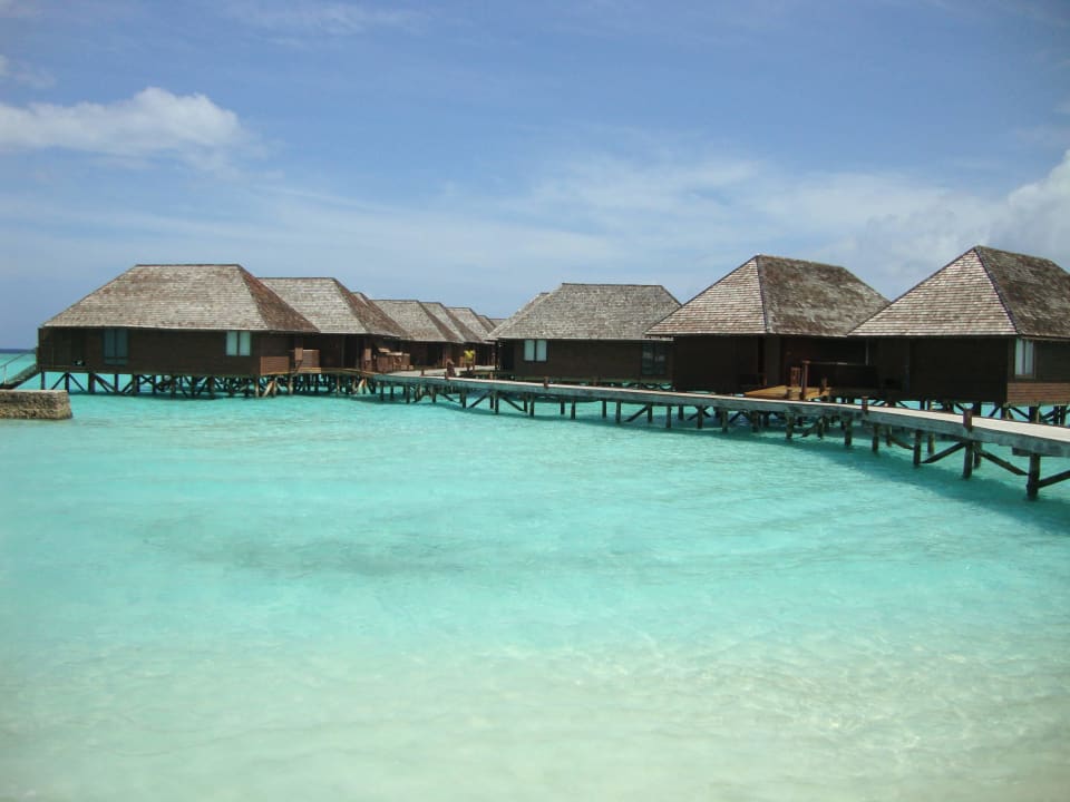 Wasservillen vom Hotelstrand aus fotografiert Veligandu Maldives Resort Island