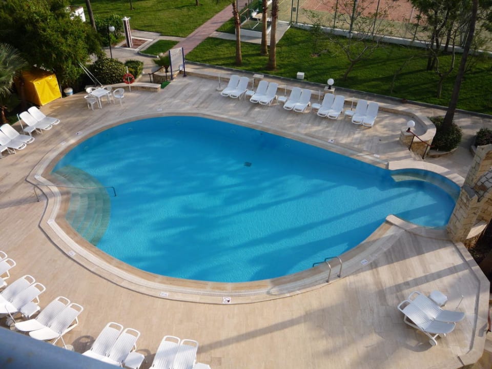 Pool bei den Comfort-Zimmern 3000 - 4000 Labranda Alantur Resort