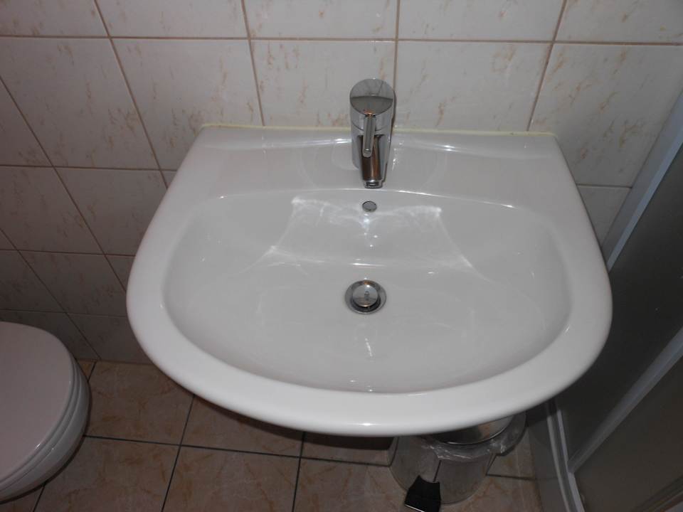 Zimmer 33B - Waschbecken Hotel Birg-Cyrus