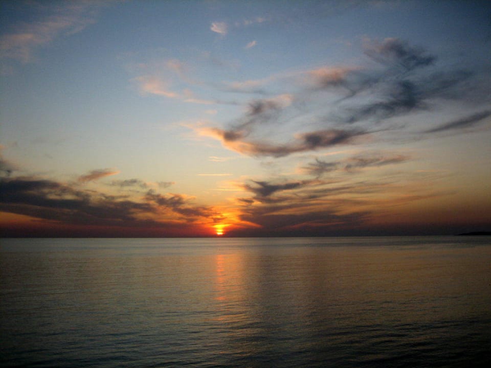 Wunderbare Sonnenuntergänge Aska Hotel Just in Beach