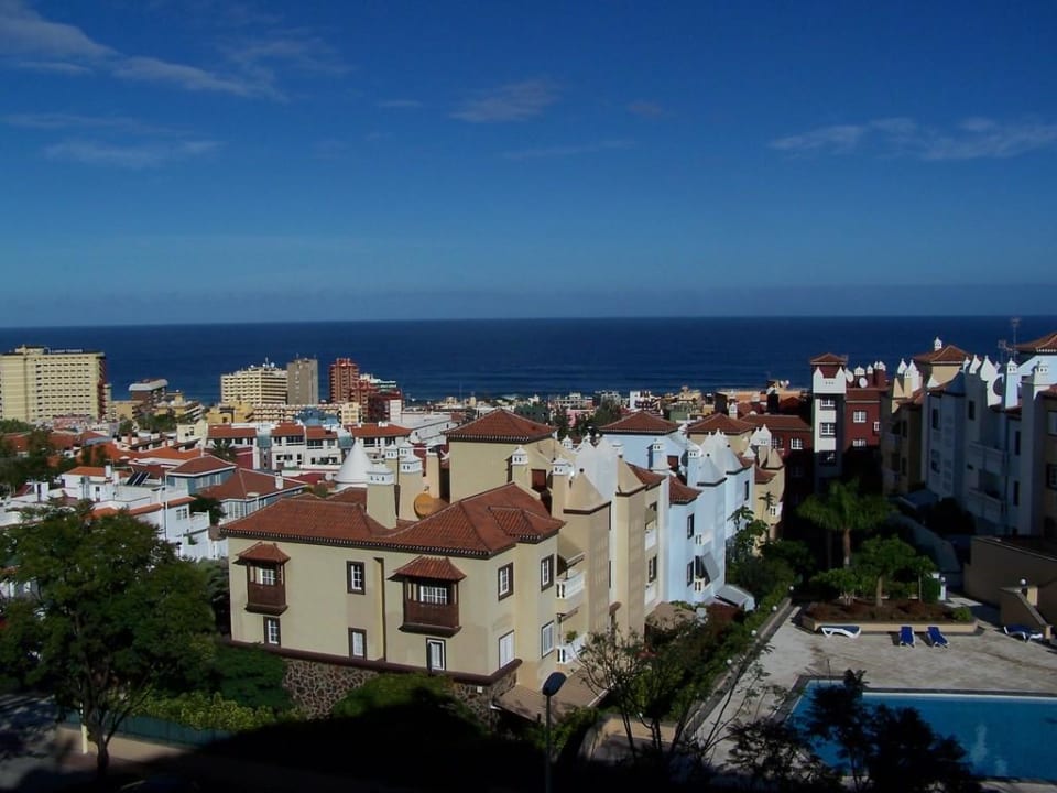Blick vom Balkon über Puerto de la Gruz zum Meer Hotel Puerto Palace