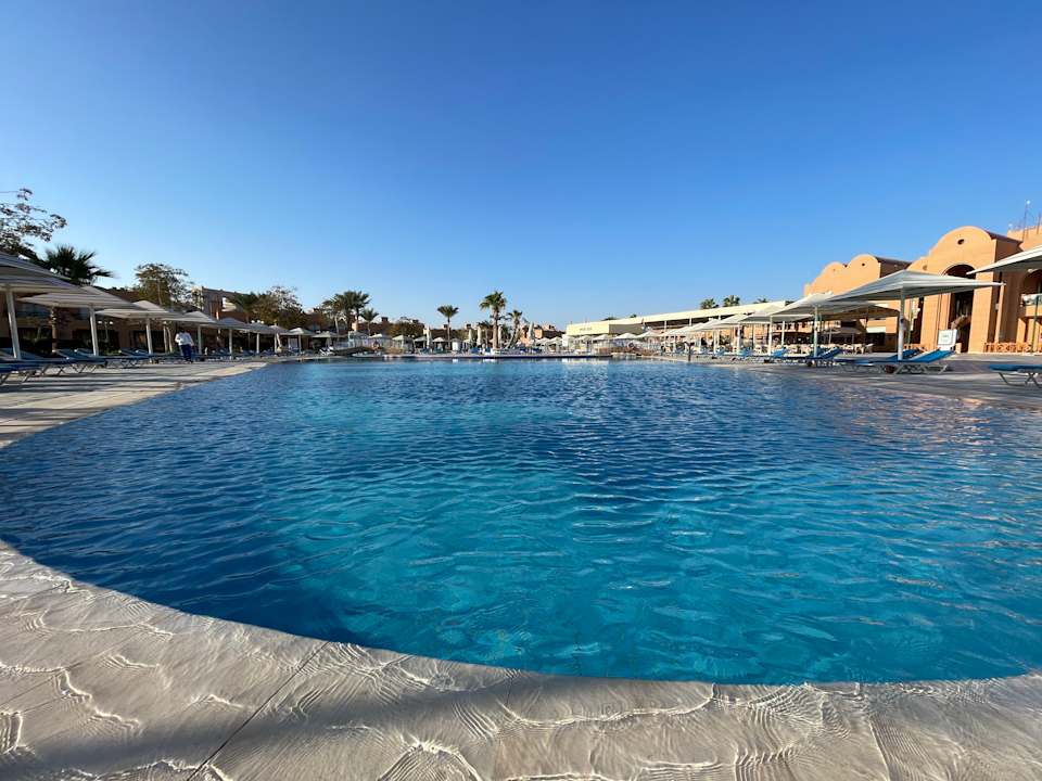 Pool Akassia Swiss Resort