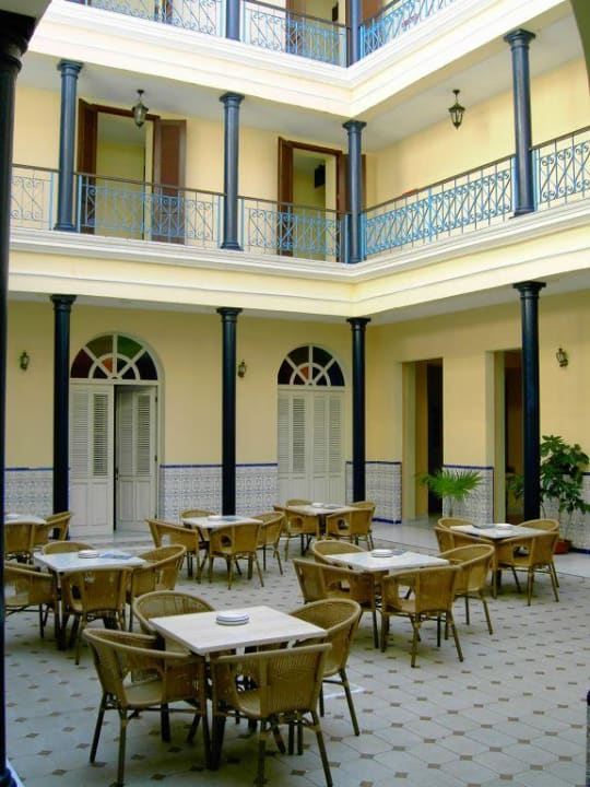 Innenhof mit Bar Hotel La Unión Affiliated by Meliá