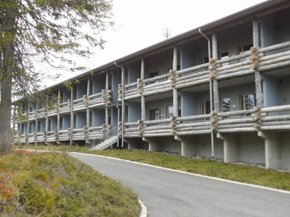 Aussenansicht von der Straße aus Lapland Hotel Luostotunturi & Amethyst Spa