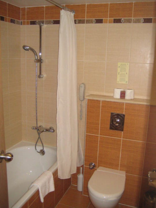 Bad im Zimmer 8209 Fame Residence Lara & Spa