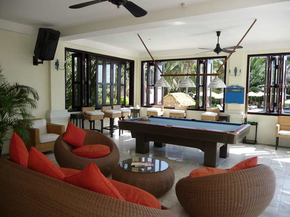 Billardzimmer mit gemütlicher Sitzgruppe Allezboo Beach Resort & Spa