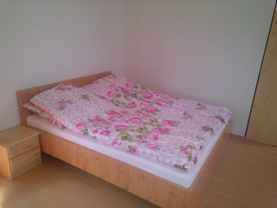 Zimmer Bajai Tanyacsarda