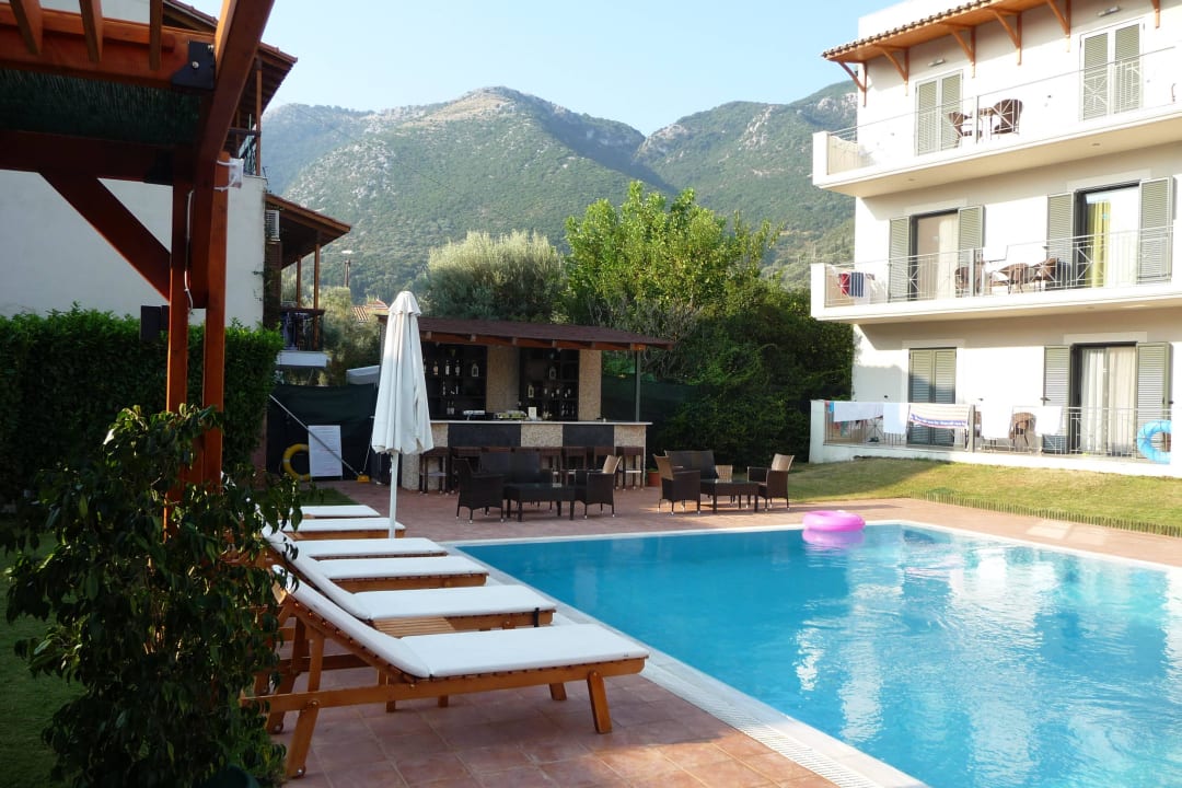 Schöner pool Hotel Eleana