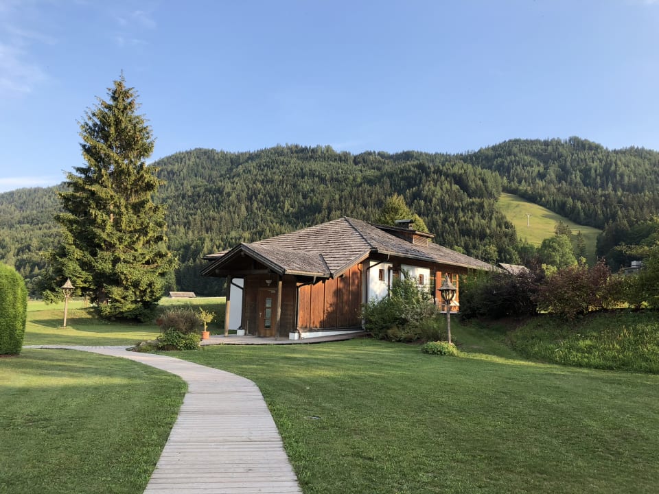 Außenansicht Hotel Das Leonhard - Naturparkhotel am Weissensee