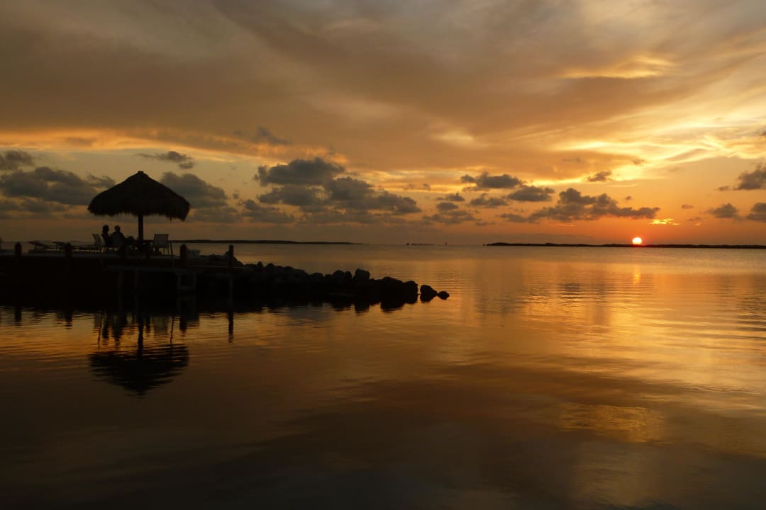 Wunderschöner Sonnenuntergang Hotel Rock Reef Resort