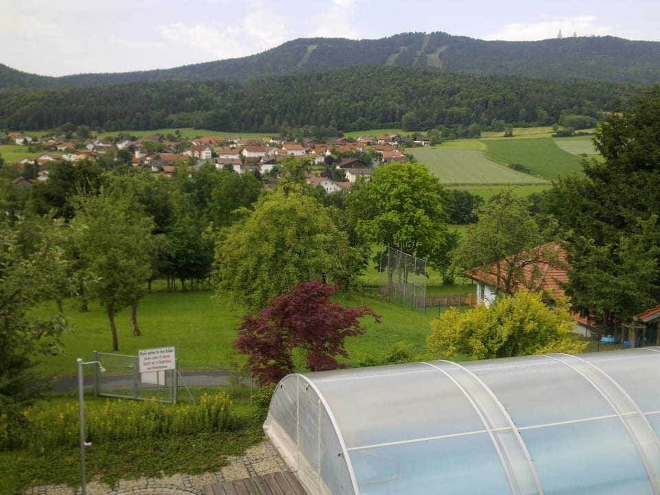 Blick vom Balkon, rechts unten der Pool Hotel Gasthof Zur Linde