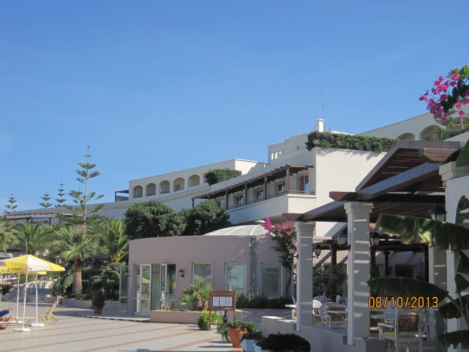 Haupthaus mit Snackbar (rechts vorne) Iberostar Selection Creta Marine