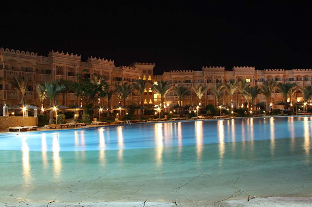 Pool bei Nacht Pickalbatros Palace Resort