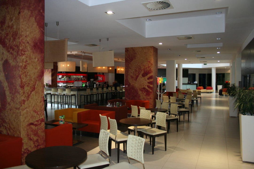 Bar, in der immer sehr wenig los war Park Inn by Radisson Sárvár  Resort & Spa