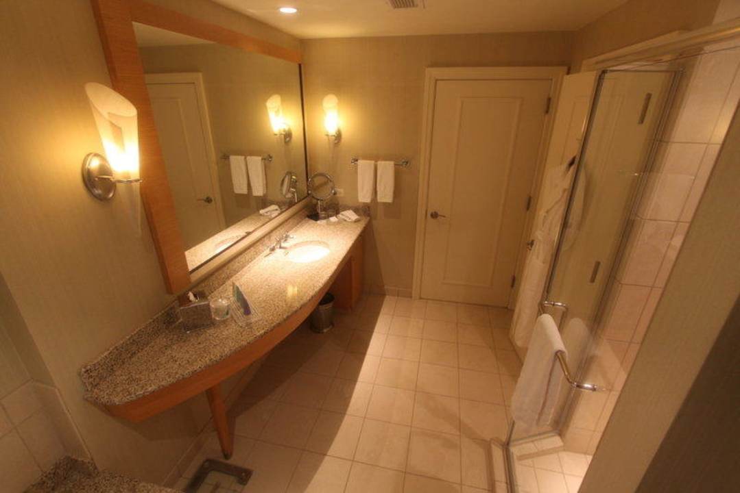 Großes Bad mit Wanne und Dusche The Gwen, A Luxury Collection Hotel Chicago