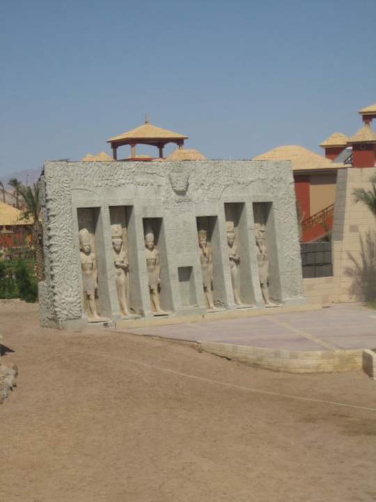 Arena der berühmten Lichtershow Pickalbatros Alf Leila Wa Leila Resort - Neverland Hurghada