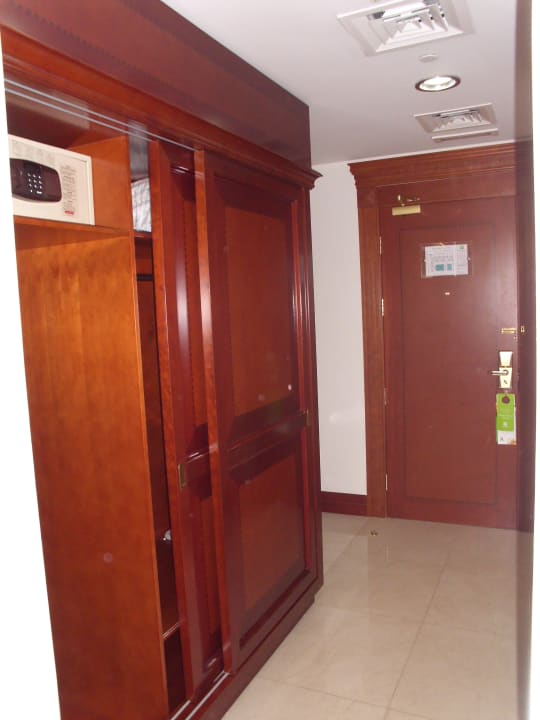 Schrank mit Safe Holiday Inn Bur Dubai - Embassy District