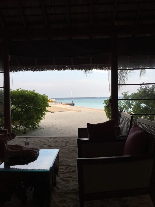 Blick aus der Lobby  Richtung Anlegesteg Summer Island Maldives