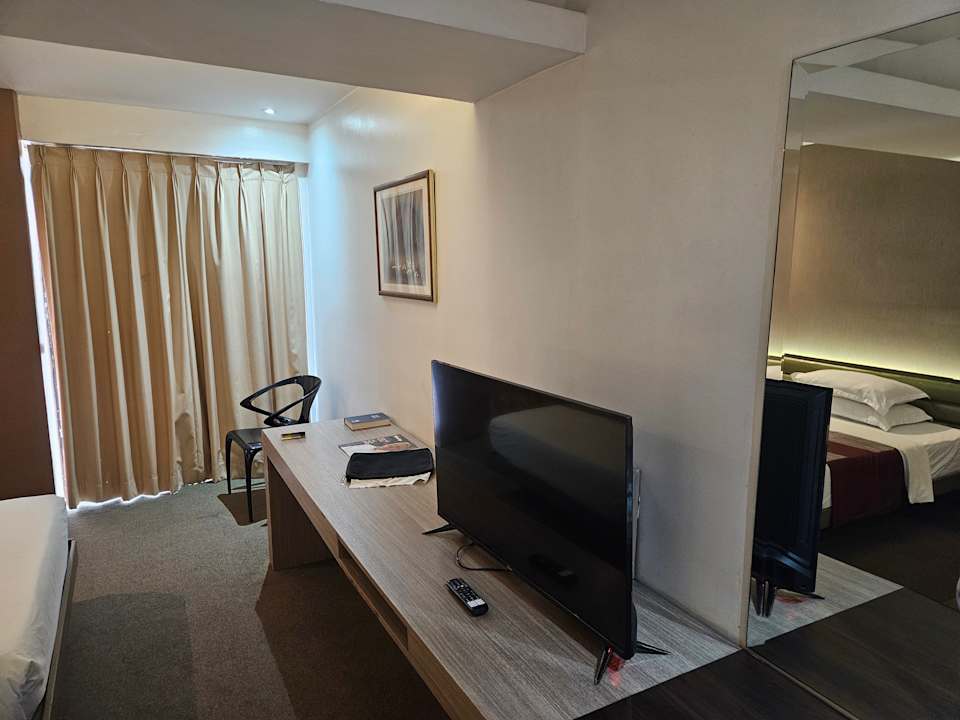 Zimmer The E-Hotel Makati