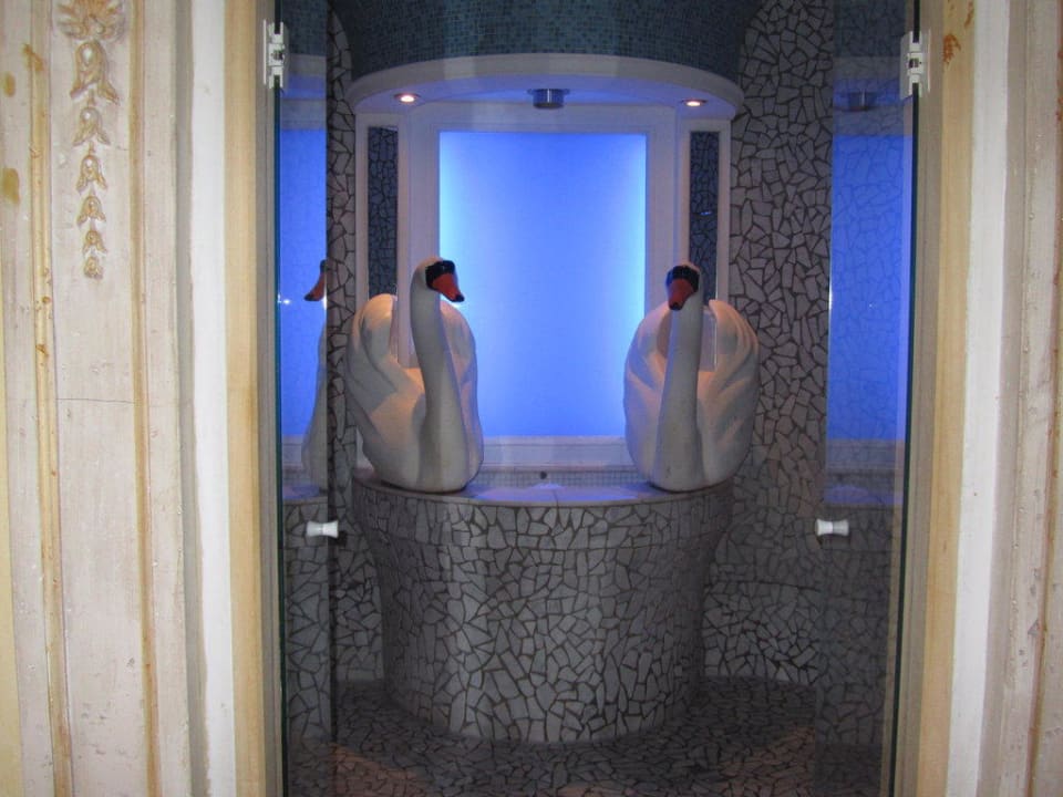 Eisgrotte Wellnessbereich Wellnesshotel ...liebes Rot-Flüh