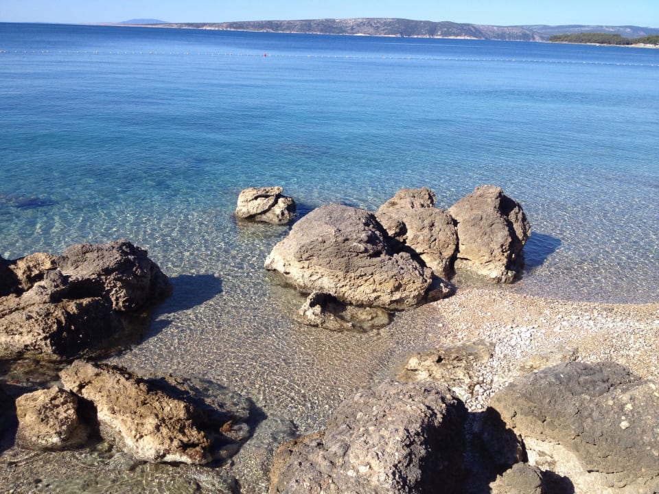 Strand vor Hotelbucht Sunny Krk by Valamar