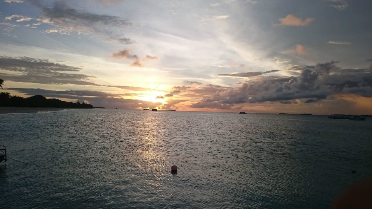 Sonnenaufgang vom Steg aus Kuredu Island Resort & Spa