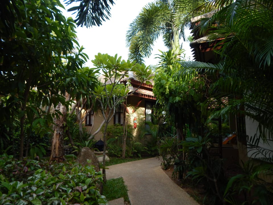 Weg durch die Bungalows Rummana Boutique Resort