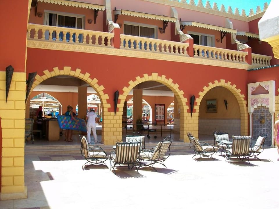 Zugang zum Pool -  Handtuchausgabe Pickalbatros Alf Leila Wa Leila Resort - Neverland Hurghada
