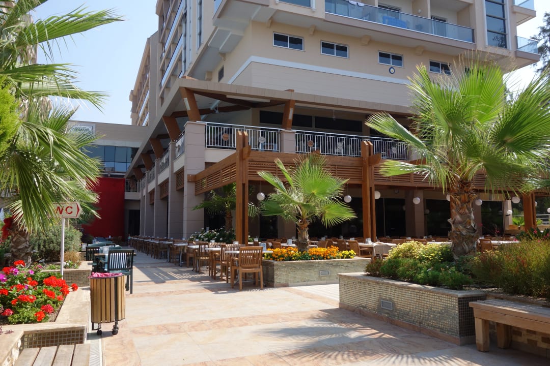 Blick aufs Restaurant Dizalya Palm Garden