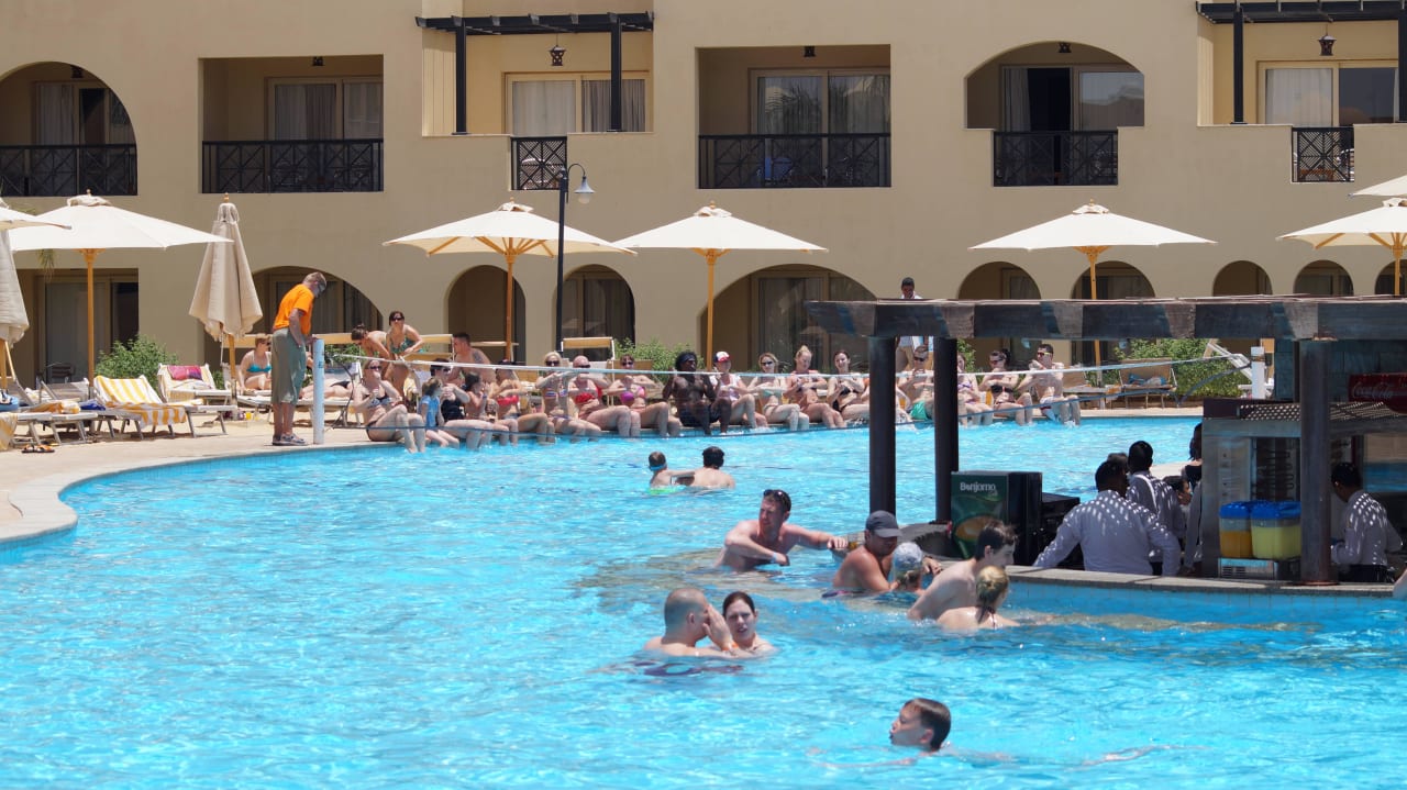 Barek w wodzie. Stella Garden Resort & Spa, Makadi Bay