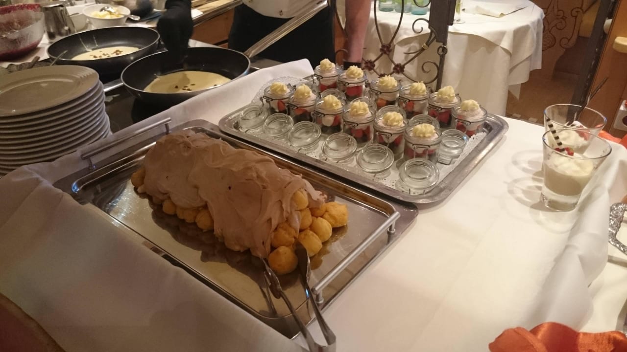 Teil des Dessertbuffets Sonklarhof