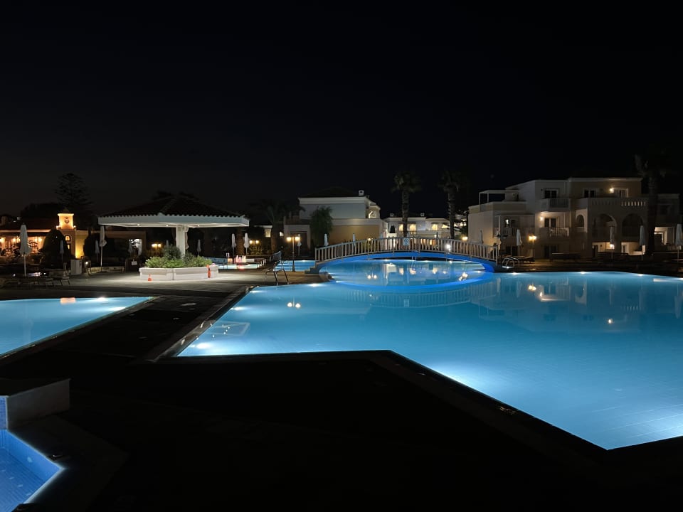 Pool Neptune Luxury Resort