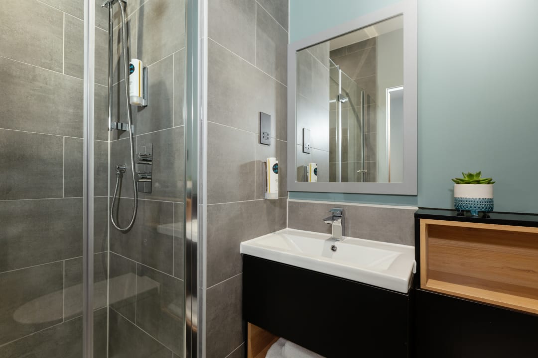 Zimmer Holiday Inn - the niu, Loom Manchester North