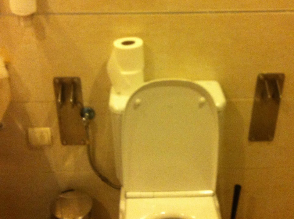 Kein Standard für eine Toilette im 4-Sterne Hotel MLL Mediterranean Bay - Adults only