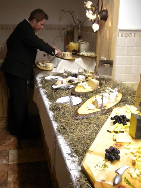 Gourmet cheese buffet Hotel Alpenhof
