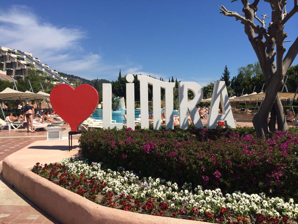 Blumenbeet am Pool Limak Limra Hotel & Resort