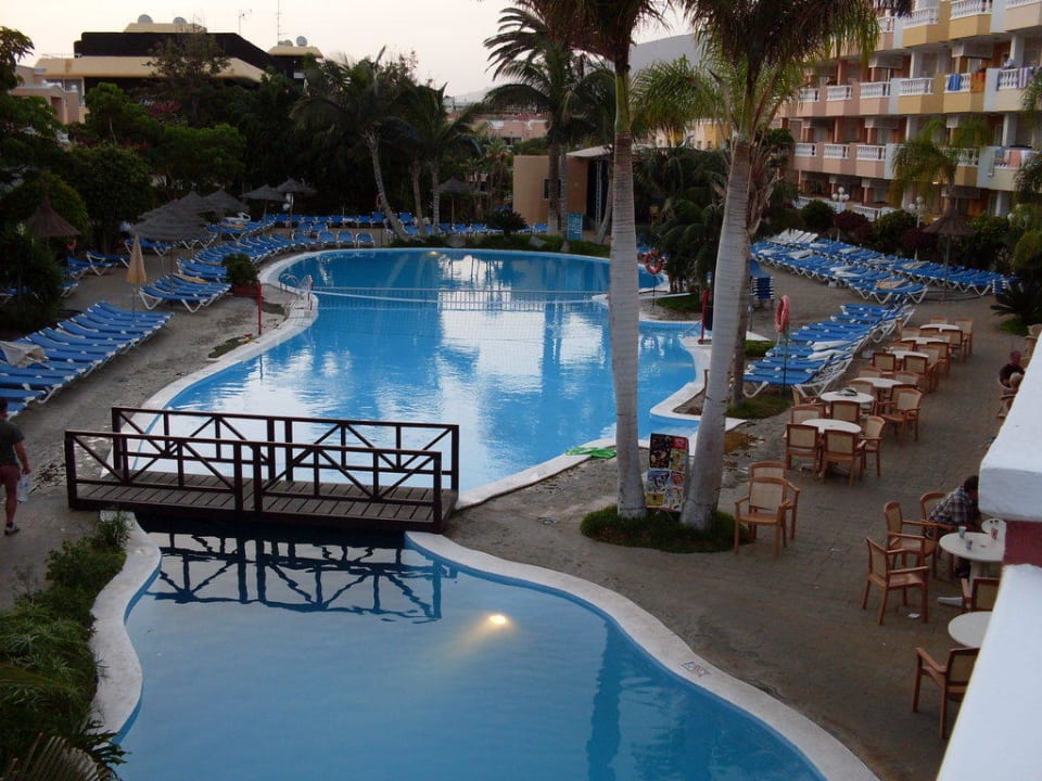 Mittlerer Pool mit Snackbar Allegro Isora
