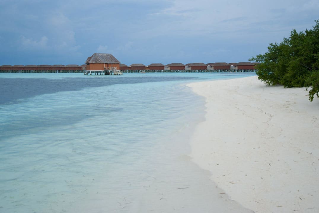 Strand an Ostseite Meeru Maldives Resort Island