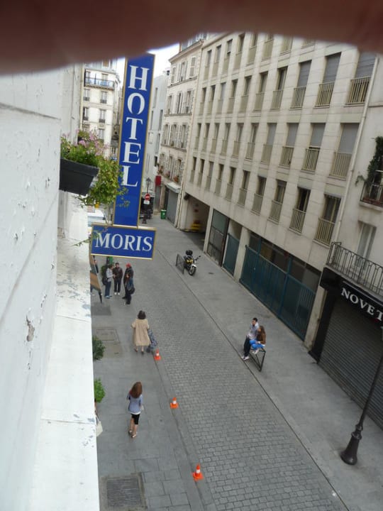 Blick vom Zimmer auf die Strasse Hotel Moris Grands Boulevards