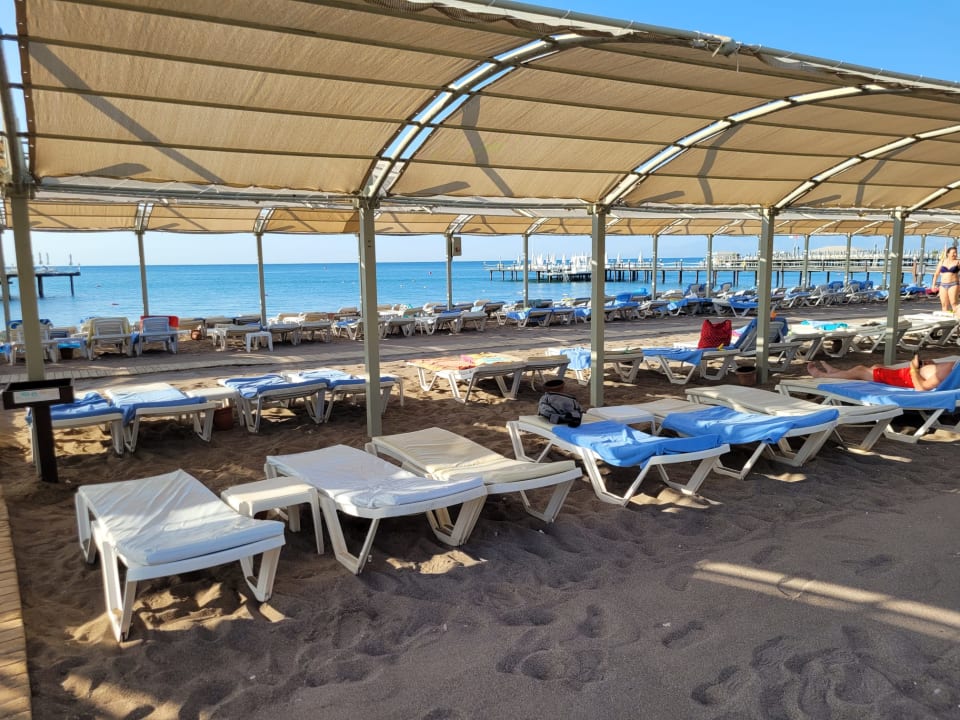 Strand Saturn Palace Resort Hotel