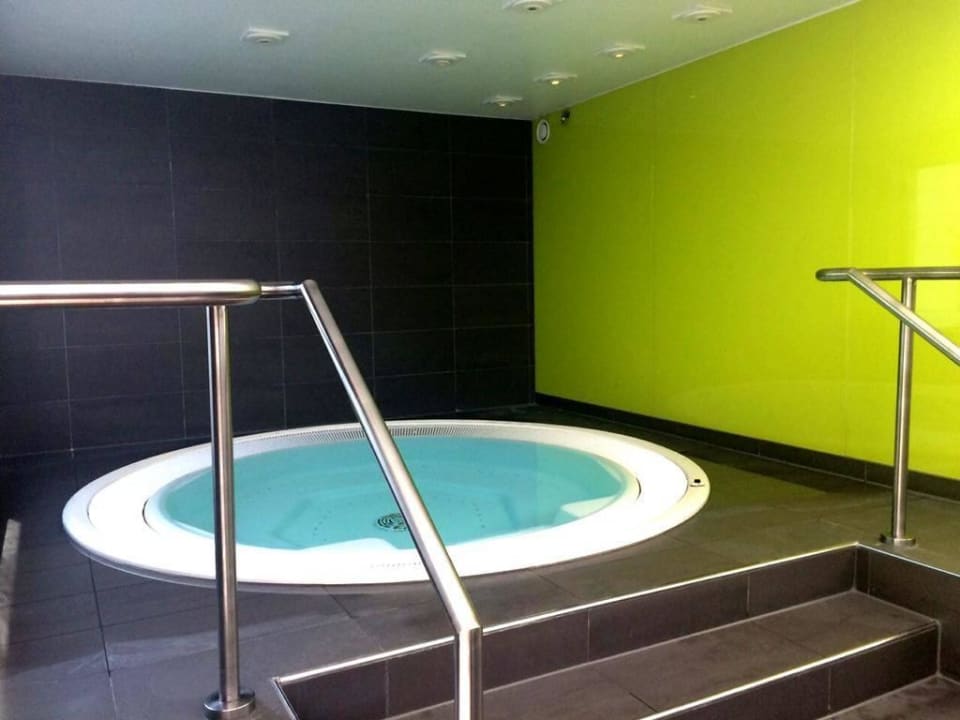 Kleiner Poolbereich Vienna House by Wyndham Andel's Berlin