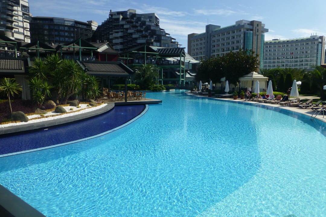Genug Platz zum Schwimmen Limak Lara Deluxe Hotel & Resort
