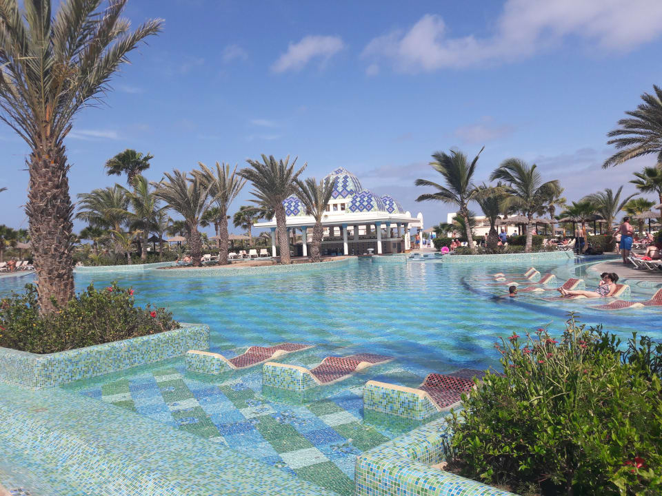 Pool Hotel Riu Karamboa